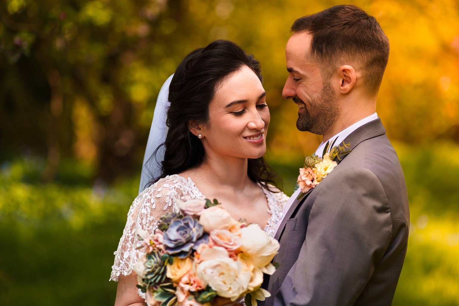 Relaxed couple portrait – Hampshire wedding photographer